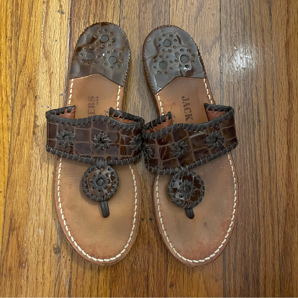 CLOSET CLEANOUT 👋 Newport Croc Jack Sandal in Patent Brown by Jack Rogers - Picture 2 of 4